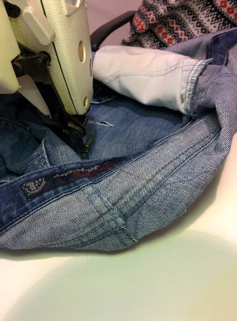 Detail einer fachgerechten textilen Reparatur