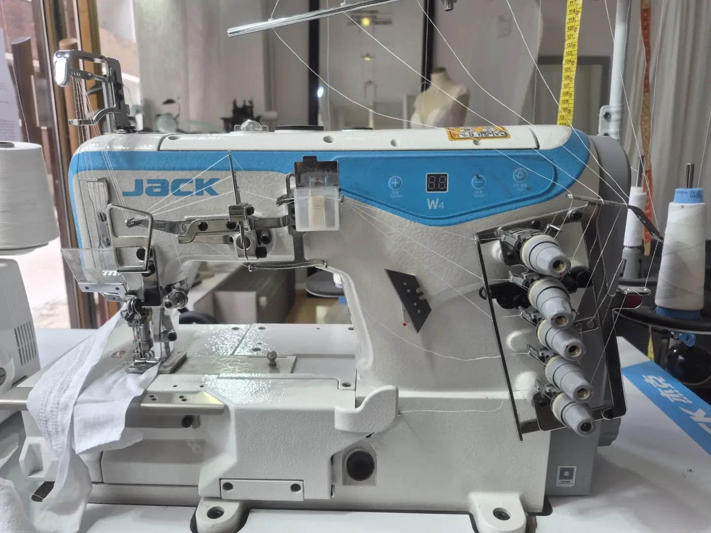 JACK-Spezialmaschine für Stretch, Jersey und T-Shirts