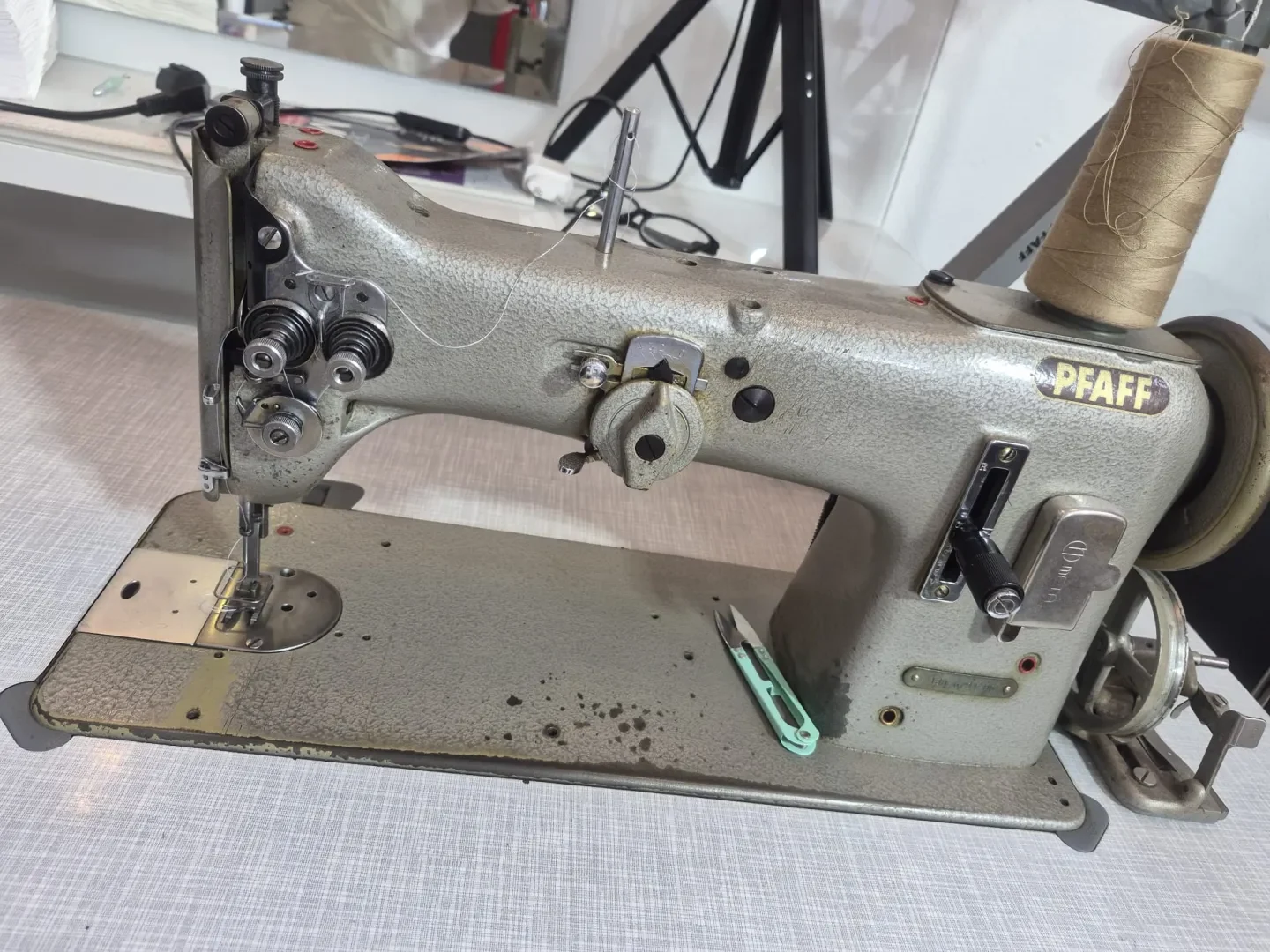 PFAFF-Spezialmaschine für Zickzack- und Geradstiche